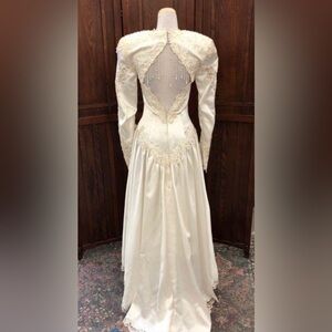 Vintage Wedding Dress | Keyhole Back | Dangling Pearl Trim | Fairy | Cottagecore